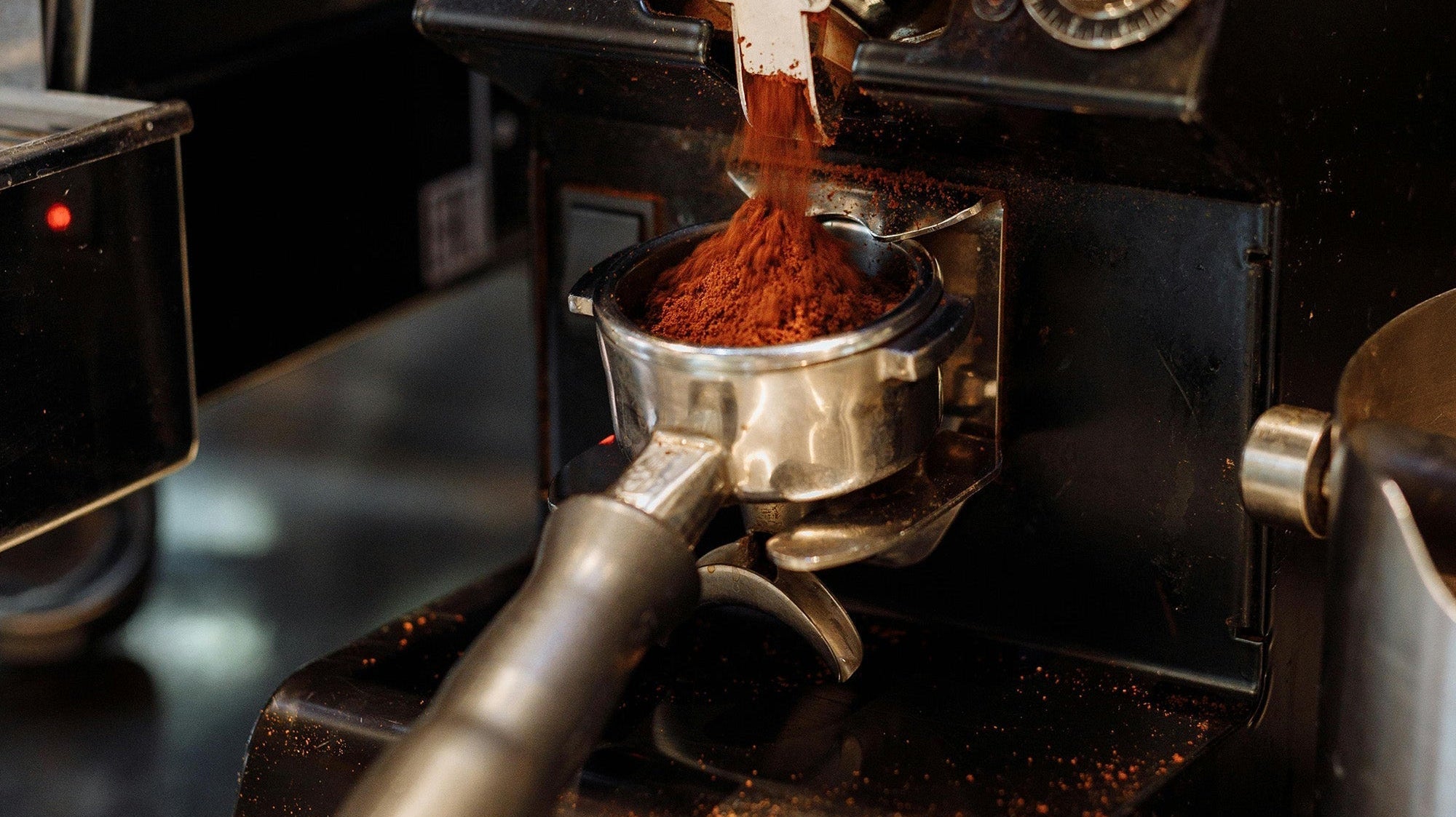 Why grinding directly into the portafilter is ruining your espresso