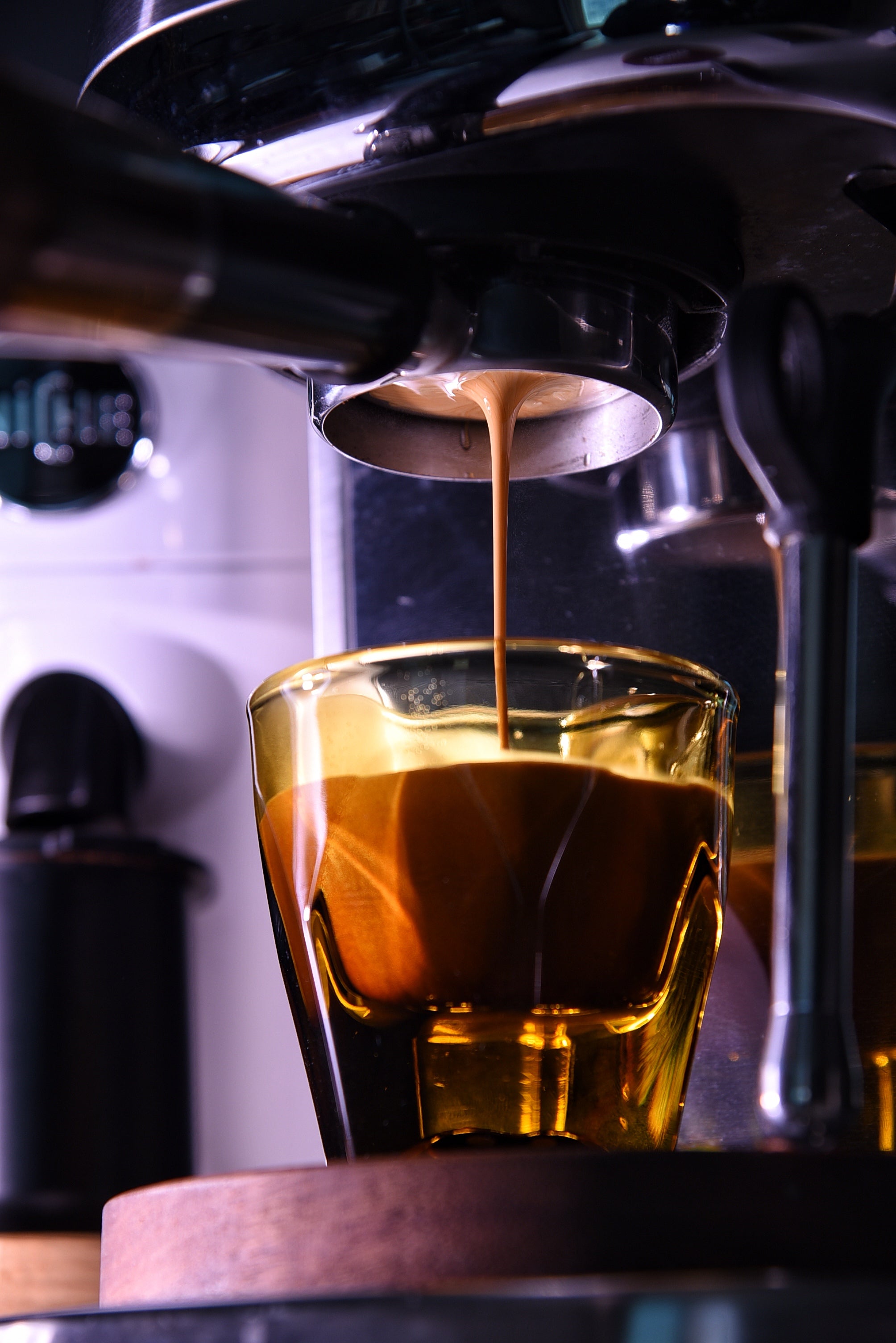 Beautiful espresso pour into glass with White Niche Zero in background